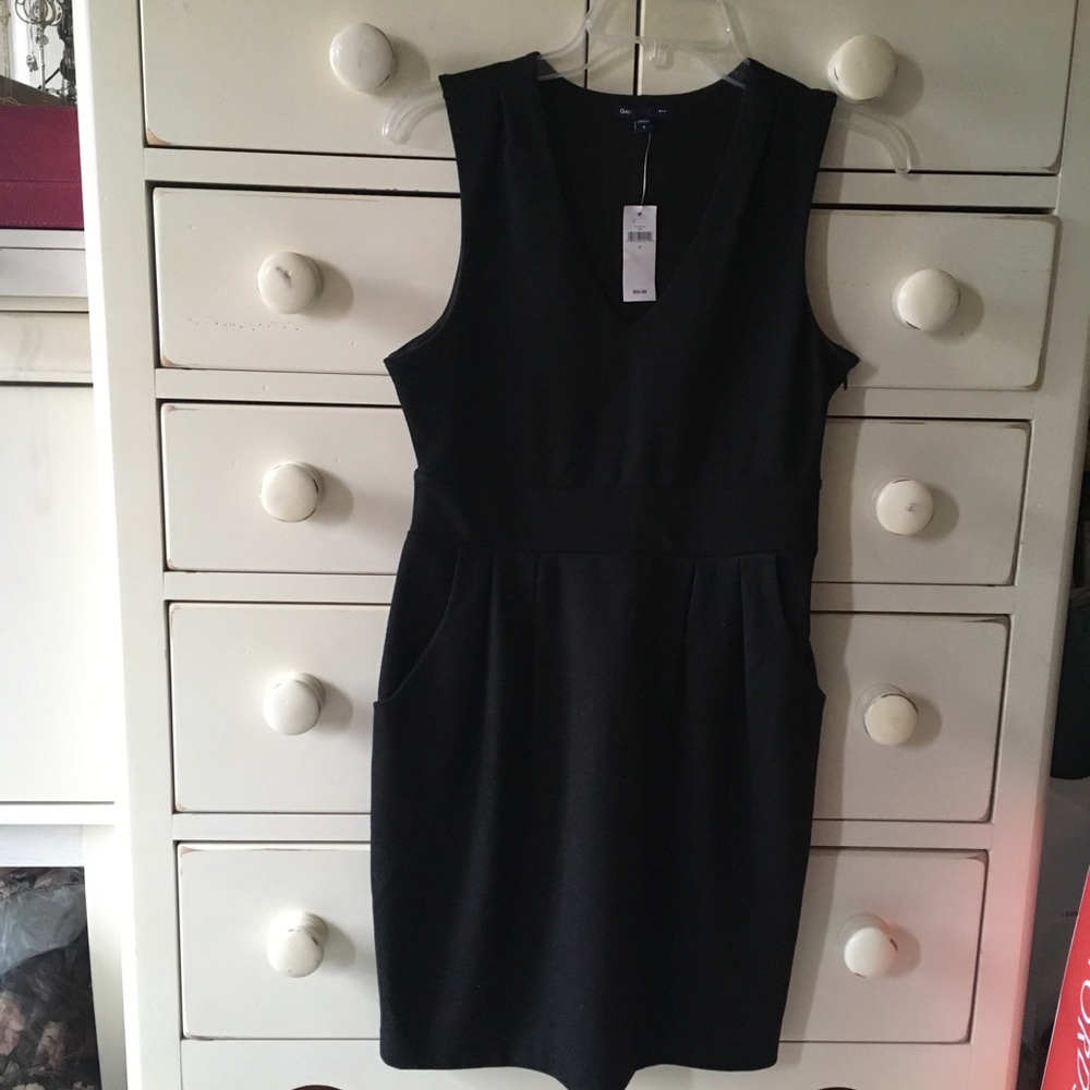 Gap simple black dress size small